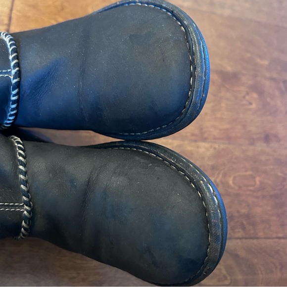 UGG Women’s Cove 5136 Sheepskin Shearling Boots Black Leather US Size 8 Comfort - Picture 3 of 15